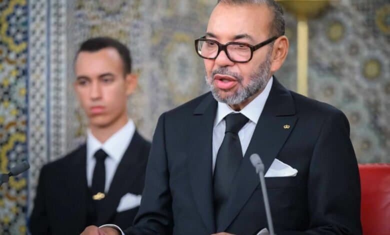 جلالة الملك محمد السادس يؤكد انفتاح المغرب على محيطه الإقليمي وخاصة الجزائر