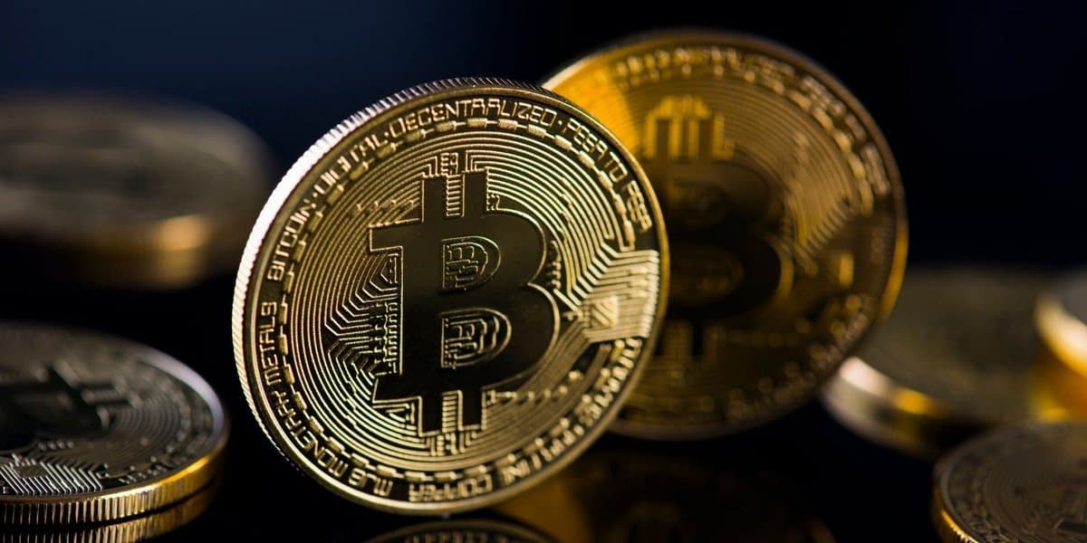 ارتفاع كبير في العملات الرقمية وقرب البيتكوين من أعلى مستوياته التاريخية