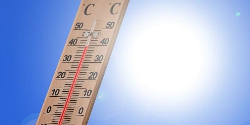 النشرة الجوية ليوم الجمعة 15 غشت 2025: طقس حار وزخات رعدية محلية