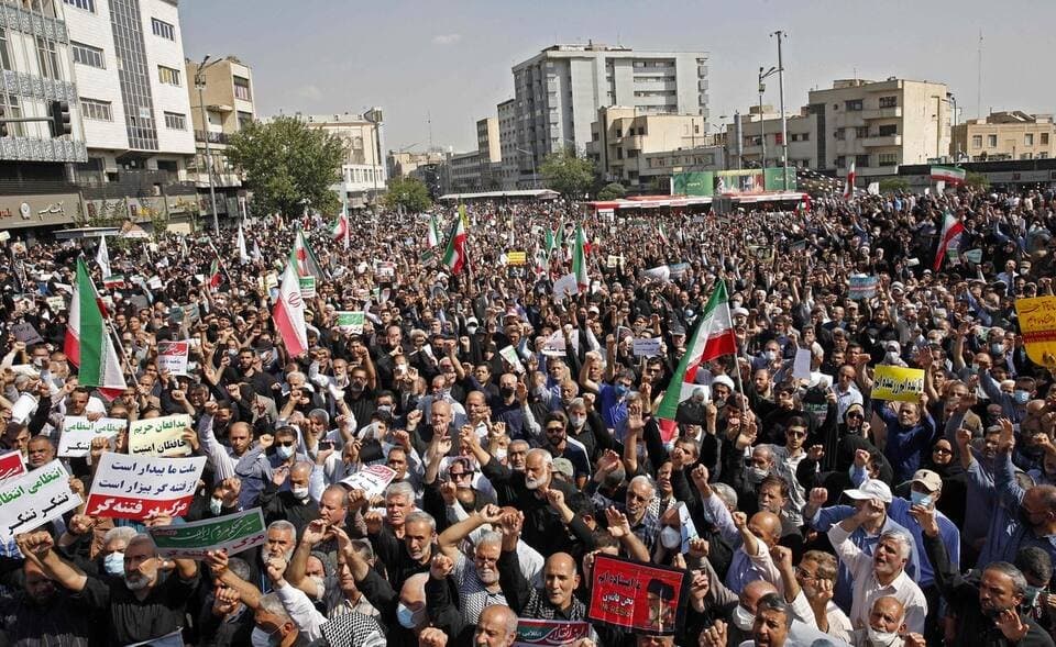 إيران: احتجاجات واسعة تحت شعار "الموت للطاغية"
