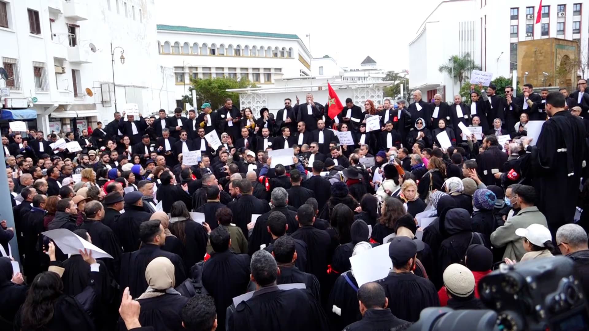 رئاسة الحكومة تعيد فتح الحوار مع المحامين