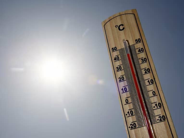 الطقس: زخات رعدية وارتفاع في درجات الحرارة