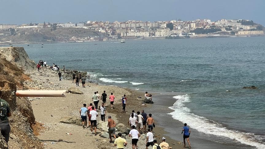 سبتة تواجه «طوارئ إنسانية» بعد وصول 1500 مهاجر