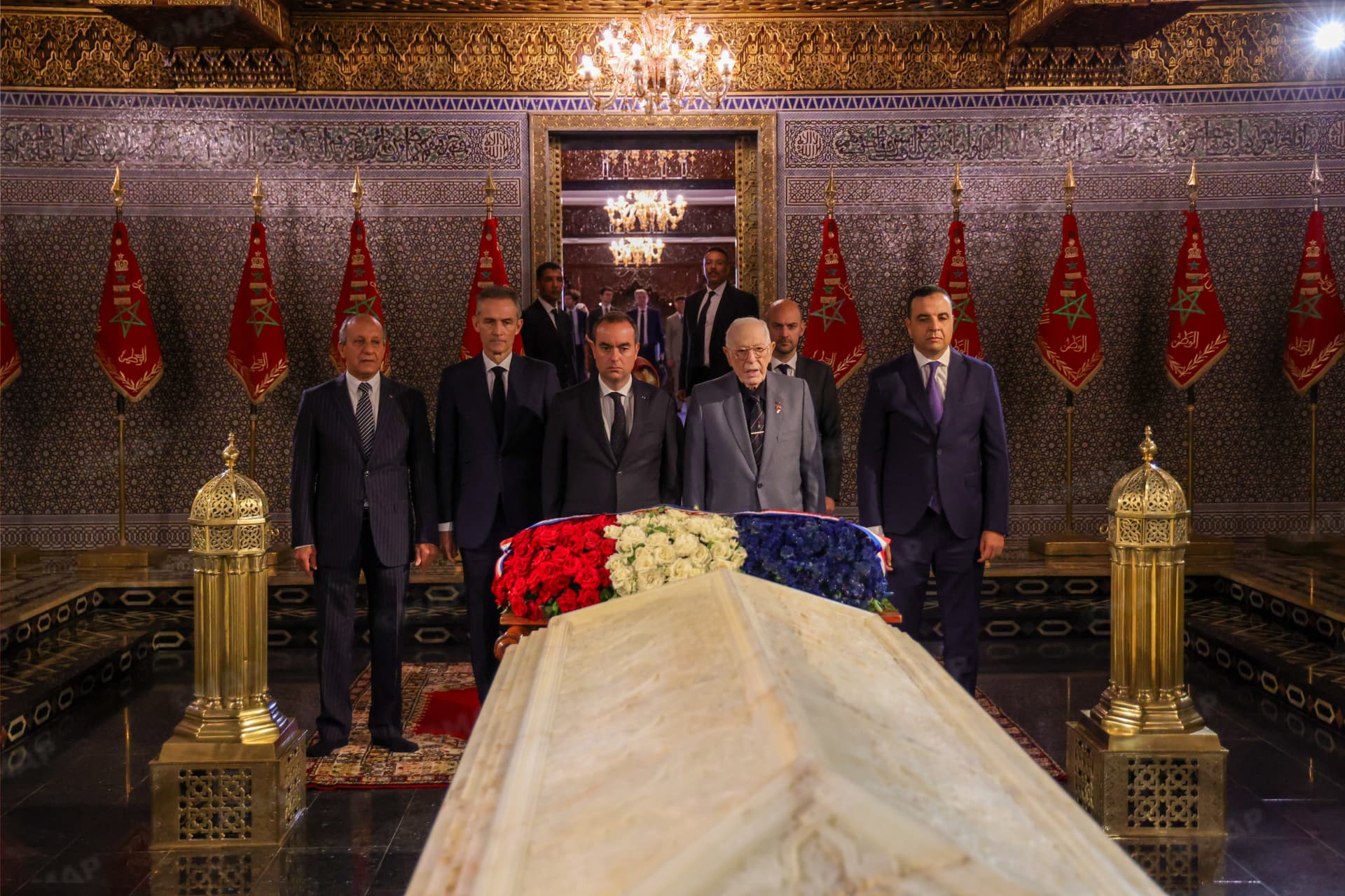 لوكورنو يزور ضريح محمد الخامس بالرباط