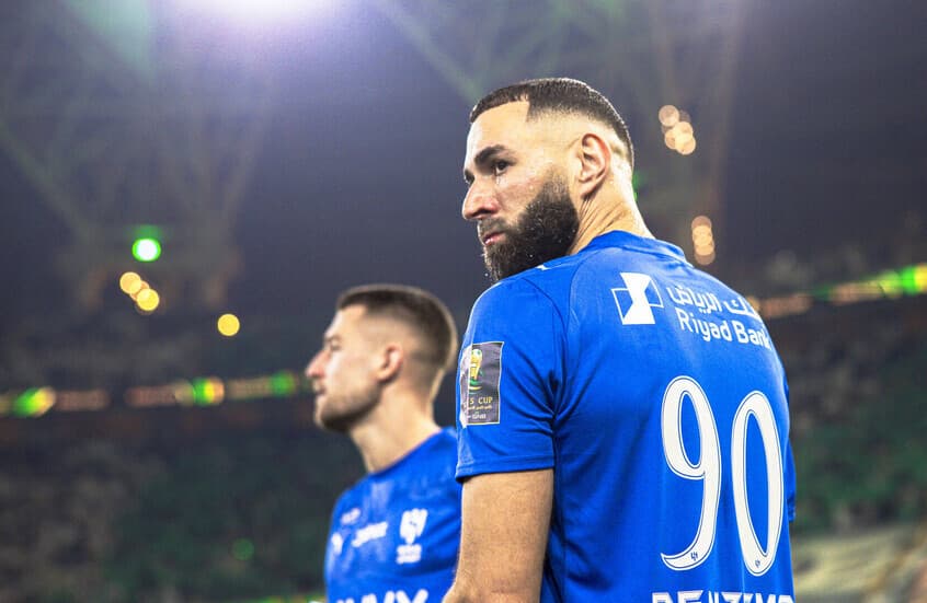 الهلال يسعى إلى إنهاء مشوار كريم بنزيما ويضع أولي واتكينز بديلا