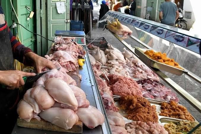 برشيد: آلة لطحن اللحم تتسبب في بتر أصابع يد عامل بمحل للحوم البيضاء