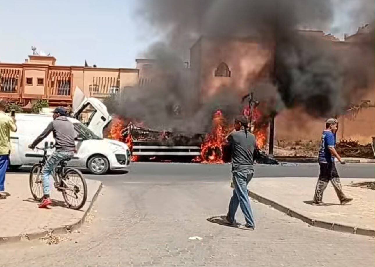 سيدي مبارك: حريق مهول يأتي على شاحنة بالكامل
