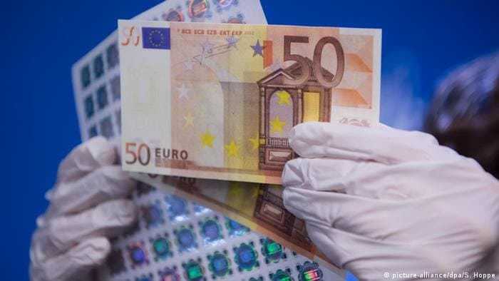 الدار البيضاء ... توقيف شخص وسيدة ، يشتبه في تورطهما في قضية تتعلق بتزوير أوراق مالية وعرضها للتداول