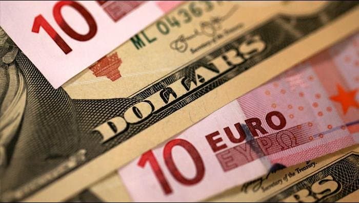 إقتصاد : سعر اليورو ينخفض إلى تحت عتبة الدولار