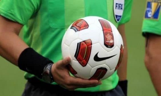 دوري أبطال إفريقيا وكأس الكونفدرالية .. الكاف يستدعي 7 حكام مغاربة