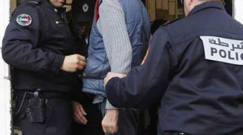 شرطة الفنيدق تعتقل شخصا بتهمة حيازة وترويج معدات الهجرة السرية
