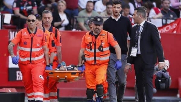 اصابة حرجة لياسين بونو بعد إصطدام قوي مع لاعب ألميريا