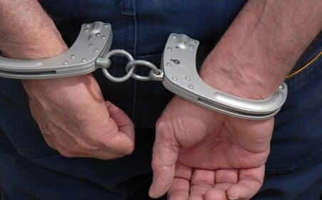 بقال وسائق يستولون على مواد غذائية موجهة لضحايا الزلزال والأمن يتدخل