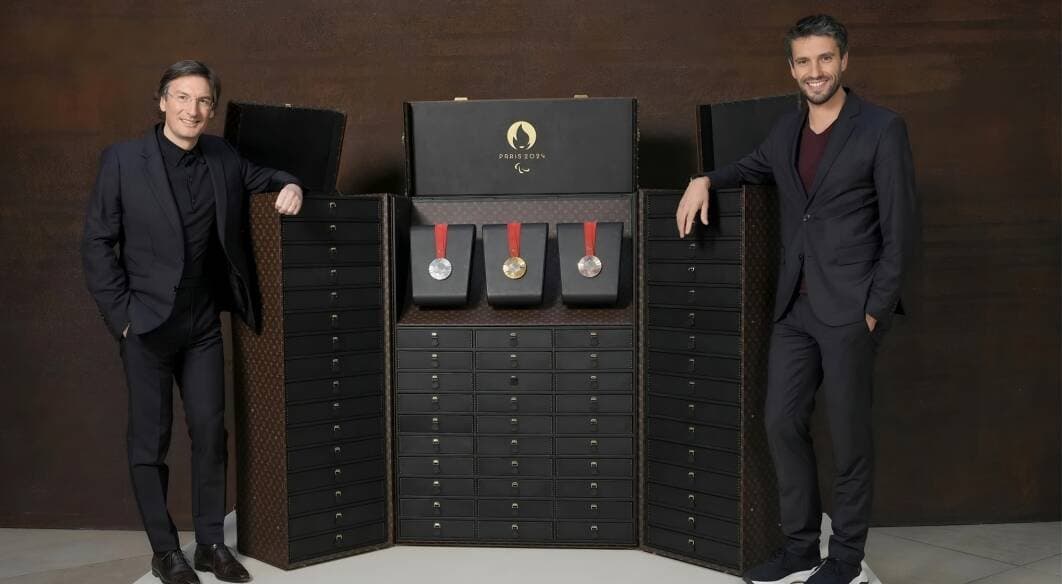 شعلتا أولمبياد باريس والبارالمبية ستنقلان في صندوقين من تصميم دار لوي فيتون