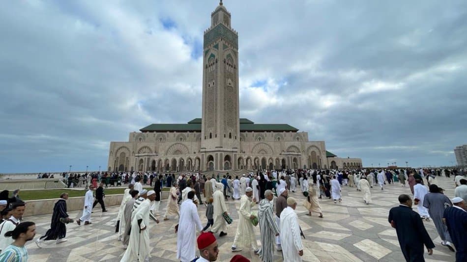 رئيس الحكومة يعلن عن "عطلة استثنائية" يوم الجمعة المقبل في حال كان فاتح شوال يوم الأربعاء 10 أبريل