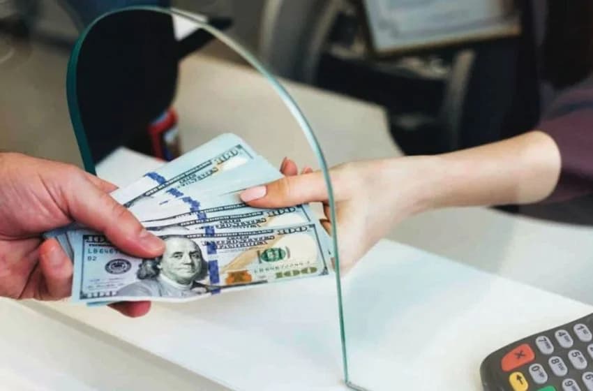 تراجع في تحويلات المغاربة المقيمين بالخارج خلال مارس 2024