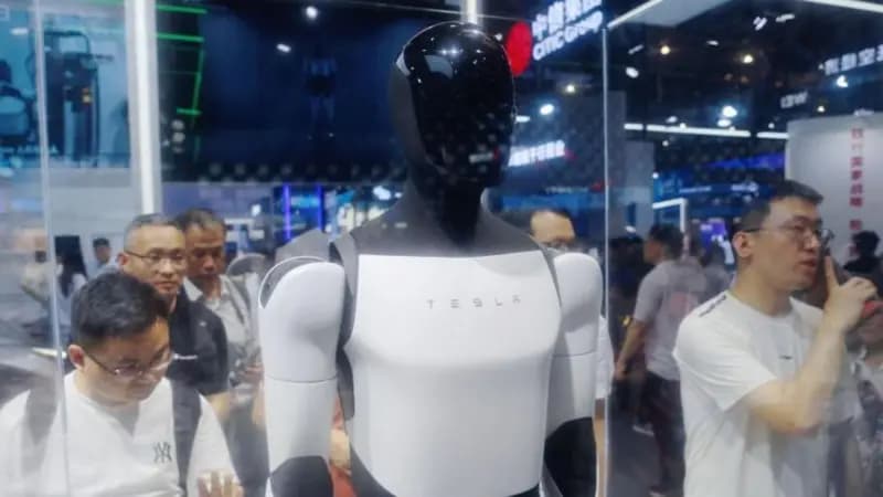 إيلون ماسك يعلن أن شركة تسلا سوف تستعين بـ"الروبوتات البشرية" العام المقبل