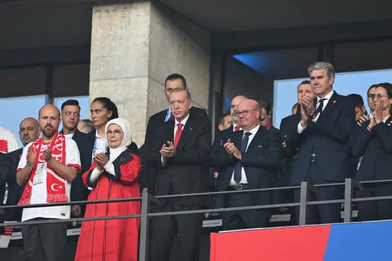 أردوغان يصف إيقاف ديميرال بـ"السياسي" وأوزيل يدعم المدافع التركي