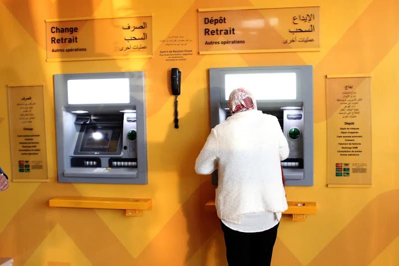 اقتصاديون: ارتفاع « الكاش » والاستبناك مفارقة .. والأداء الإلكتروني يحتاج التحفيز