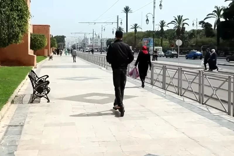 تطبيقات كراء الدراجات الكهربائية تخلق فرصا للشباب العاطل بالمدن المغربية