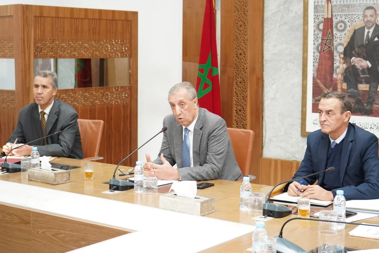 والي مراكش يناقش مستقبل السياحة والاستثمار في أكافاي