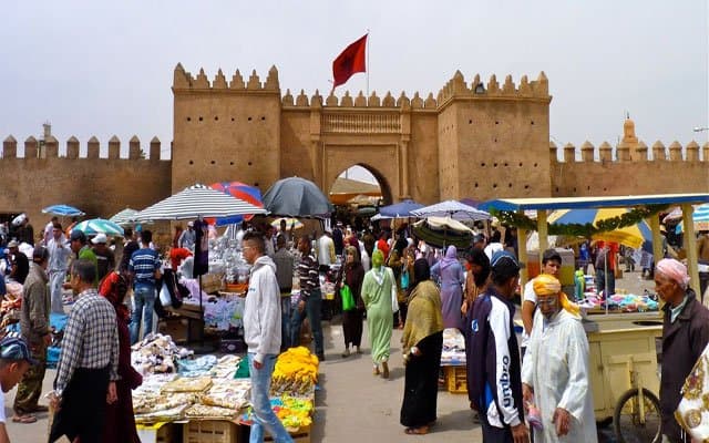 وجدة تتصدى لانتشار الأسواق العشوائية