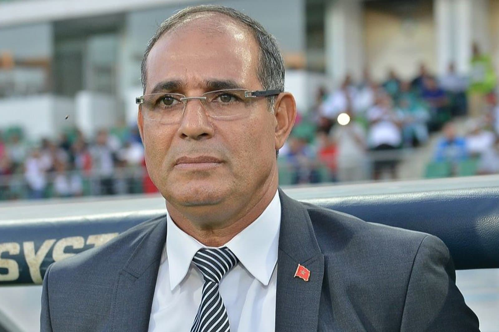 بادو الزاكي ينتقد تطبيق الكاف بسبب مشاكل في التصويت