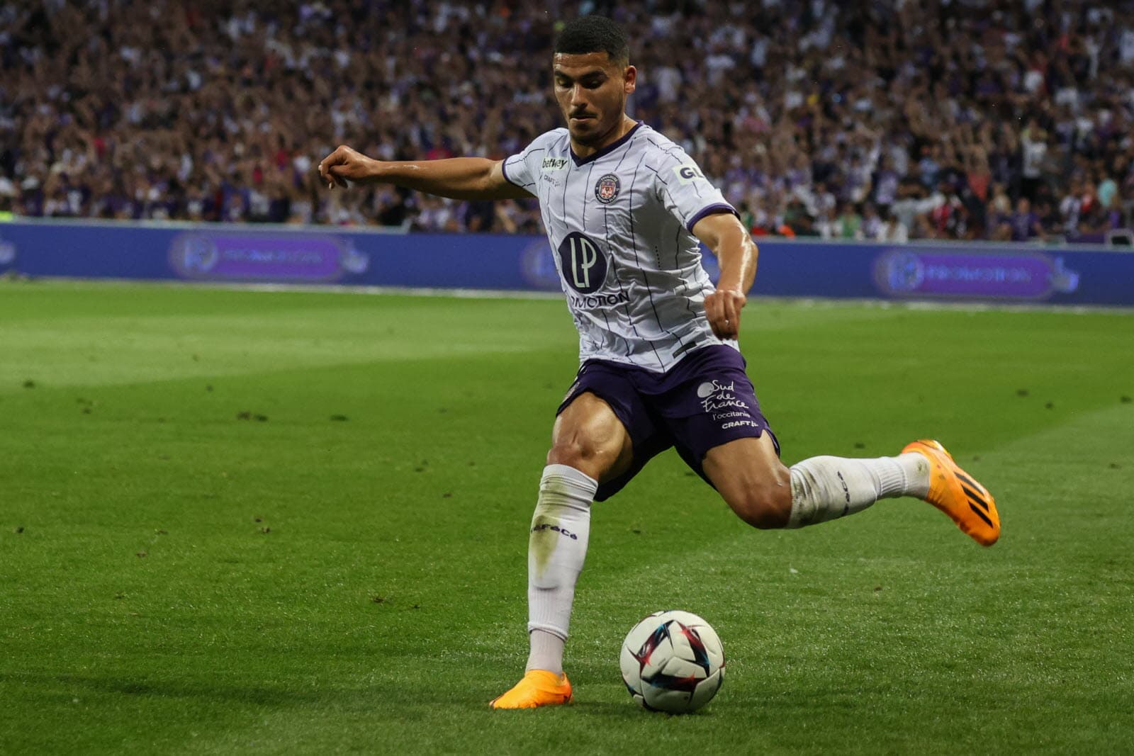 أبوخلال يقود تولوز للفوز على سانت إتيان في الدوري الفرنسي
