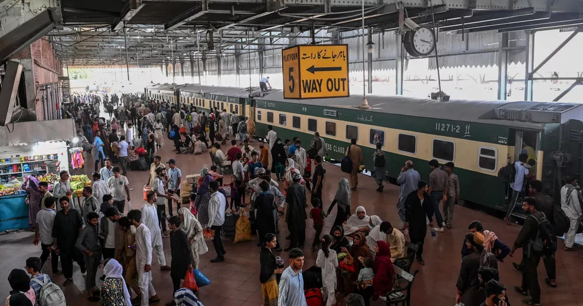 باكستان : مسلحون يحتجزون أكثر من 450 رهينة في قطار ببلوشستان