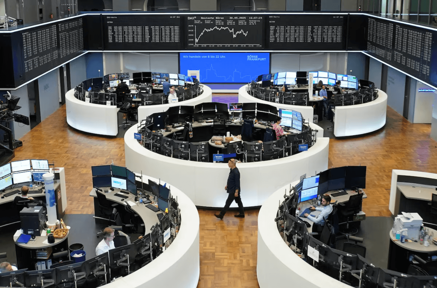 الأسواق الأوروبية ترتفع بدعم هدنة تجارية وبيانات إيجابية من سوق العمل البريطاني