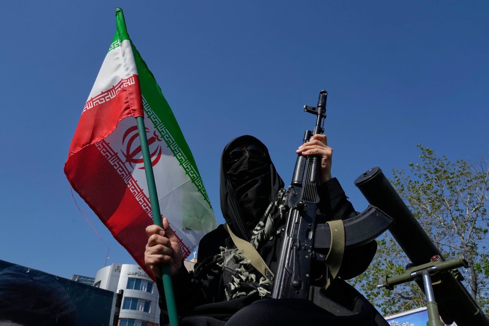 طهران تحذر من حرب خارج الشرق الأوسط